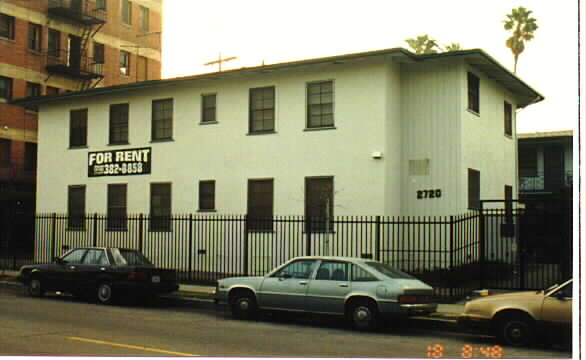 2720 San Marino St in Los Angeles, CA - Building Photo - Building Photo