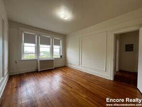 1687 Commonwealth Ave in Boston, MA - Building Photo - Building Photo