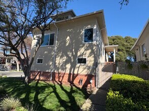 5798 Vicente St in Oakland, CA - Foto de edificio - Building Photo