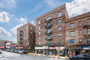 72-34 Austin St in Flushing, NY - Building Photo