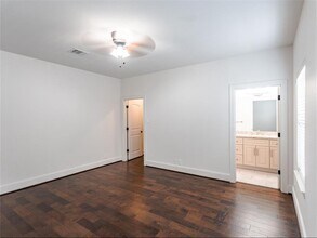 5708 Dolores St in Houston, TX - Foto de edificio - Building Photo