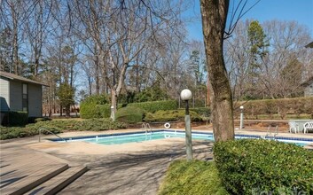5012 Sardis Rd in Charlotte, NC - Building Photo - Building Photo