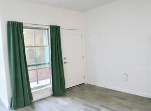 9600 Royal Ln in Dallas, TX - Foto de edificio - Building Photo