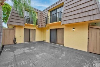 904 9th Ct in Palm Beach Gardens, FL - Building Photo - Building Photo