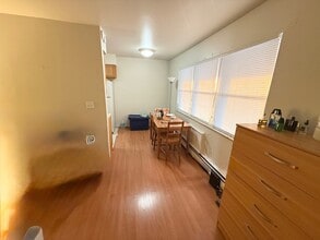 202 12th St, Unit 8 in Palisades Park, NJ - Foto de edificio - Building Photo