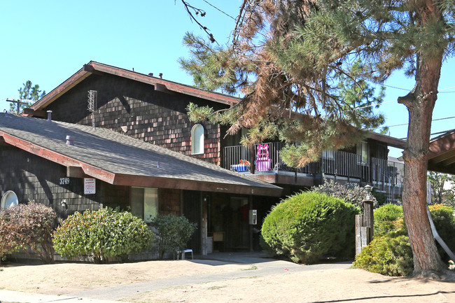 Res 4 Plex in Fresno, CA - Foto de edificio - Building Photo