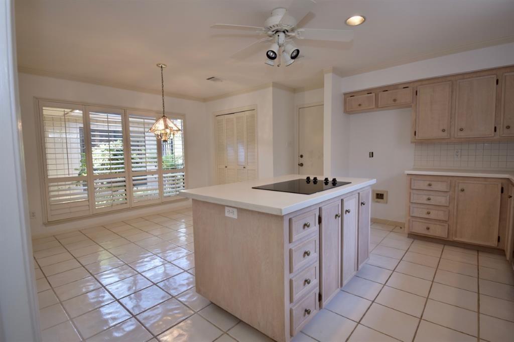 12326 Rocky Knoll Dr in Houston, TX - Building Photo
