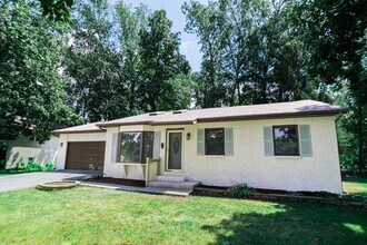 2172 Greenvalley Dr in Crown Point, IN - Building Photo - Building Photo