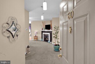 60 Kyle Way in Ewing Township, NJ - Building Photo - Building Photo