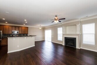 5013 Broad Leaf Ct in Dallas, NC - Foto de edificio - Building Photo