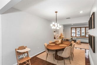 88 Burton Ln in Commack, NY - Building Photo - Building Photo