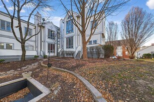 28 Columbus Square Dr in St. Louis, MO - Building Photo
