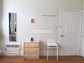 126 Warren St, Unit 14 in Boston, MA - Foto de edificio - Building Photo