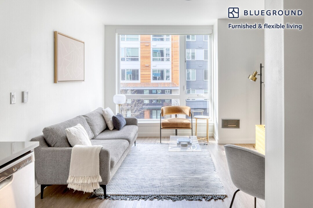120 Broadway in Seattle, WA - Building Photo
