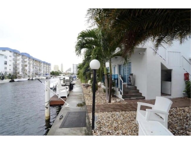 3681 NE 170th St in North Miami Beach, FL - Building Photo - Building Photo