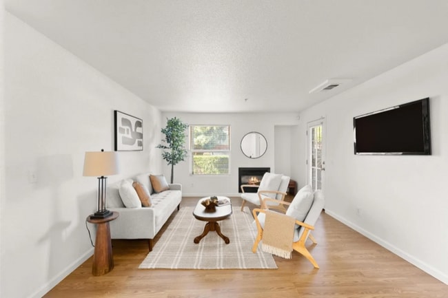 7283 Florin Mall Dr in Sacramento, CA - Building Photo - Building Photo
