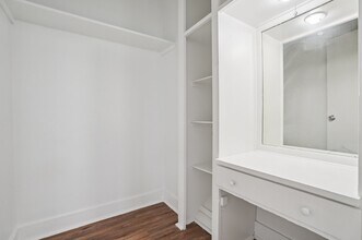 Park Wilshire in Los Angeles, CA - Foto de edificio - Building Photo