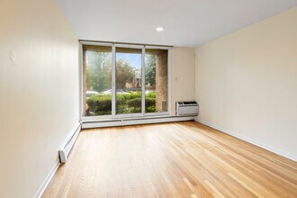 5435 N Artesian Ave, Unit 1W in Chicago, IL - Building Photo - Building Photo