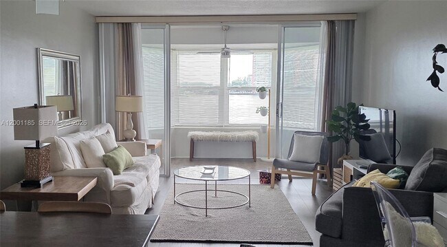 1350 NE 191st St in Miami, FL - Building Photo - Building Photo