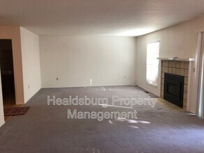 1304 Foothill Dr in Healdsburg, CA - Building Photo - Building Photo
