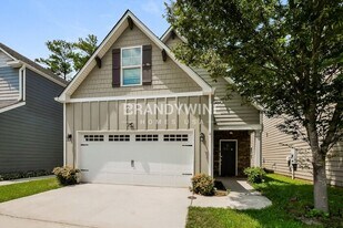 18 E Newnan Rd in Newnan, GA - Building Photo