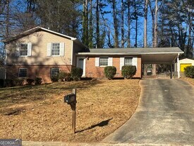 3992 Maplewood Dr in Decatur, GA - Building Photo