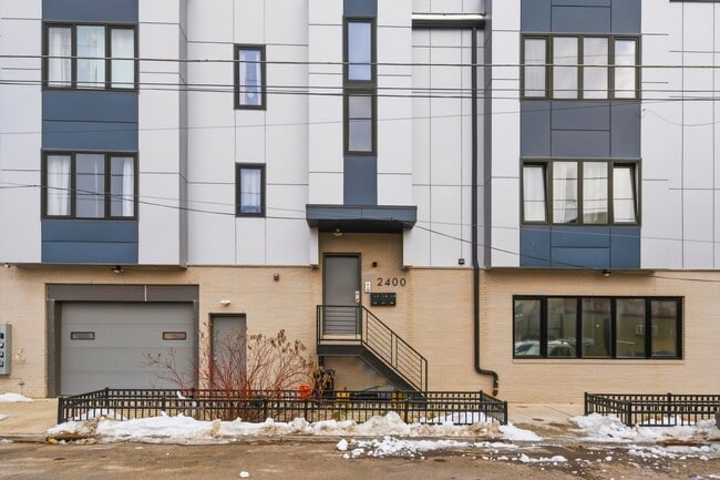 2400 Germantown Ave in Philadelphia, PA - Foto de edificio - Building Photo