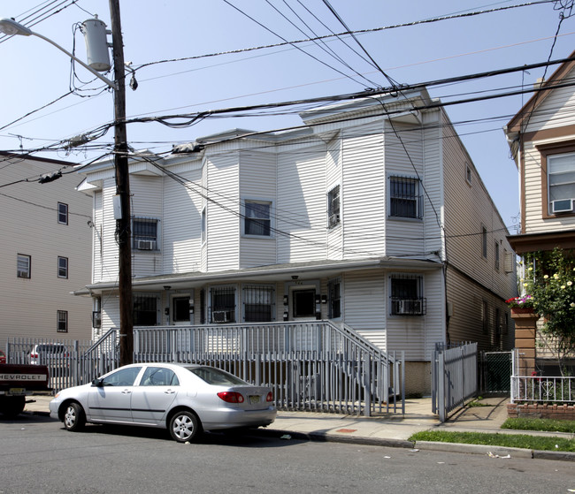 542 Franklin St in Elizabeth, NJ - Building Photo - Building Photo