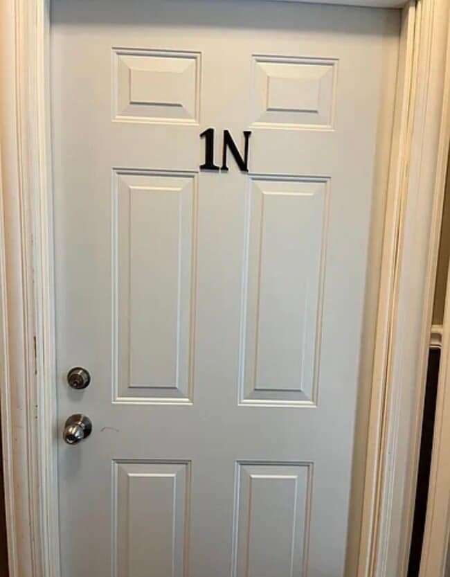 2310 W Grand Ave in Chicago, IL - Building Photo - Building Photo