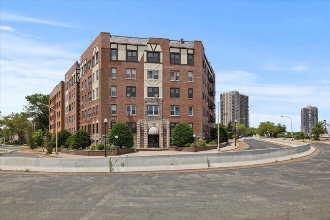 7435 JFK Blvd E in North Bergen, NJ - Building Photo - Building Photo