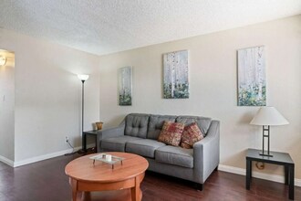 3820 Pennwood Ave in Las Vegas, NV - Building Photo - Building Photo