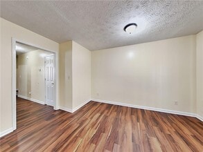 5280 Ridge Forest Dr in Stone Mountain, GA - Building Photo - Building Photo