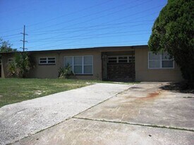 2108 Emeralda Rd in Orlando, FL - Building Photo