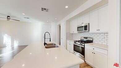 9241 N Lamia Ct in Los Angeles, CA - Building Photo - Building Photo