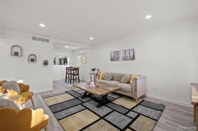 5749 Detroit St in Dearborn Heights, MI - Building Photo - Building Photo