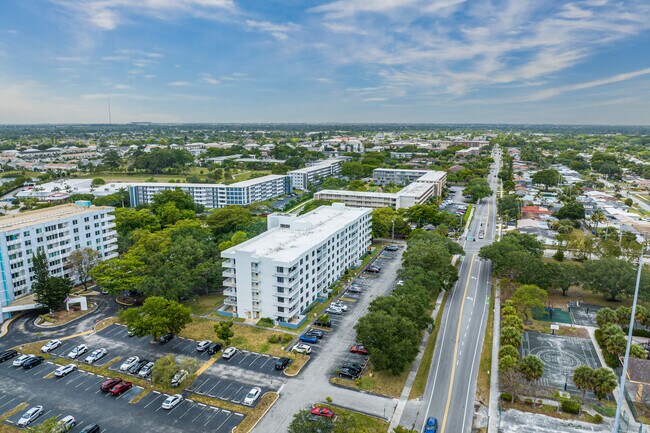 Hillcrest East 19 in Hollywood, FL - Foto de edificio - Building Photo