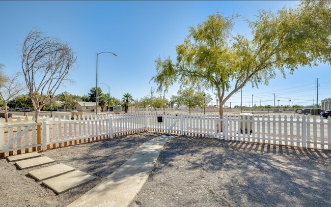 5946 W Myrtle Ave in Glendale, AZ - Foto de edificio - Building Photo