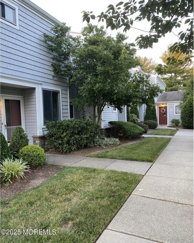 13 Dawn Ct in Tinton Falls, NJ - Building Photo - Building Photo