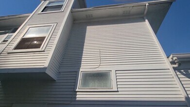 10006 Pierpont Ave in Cleveland, OH - Building Photo - Building Photo