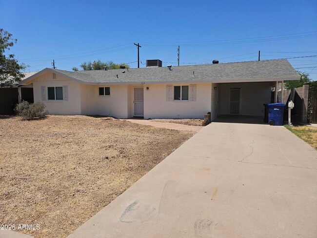 property at 524 W 3rd Pl