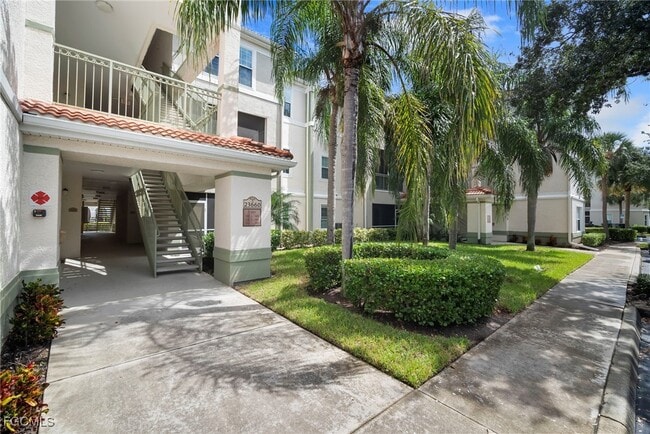 23660 Walden Center Dr in Estero, FL - Foto de edificio - Building Photo