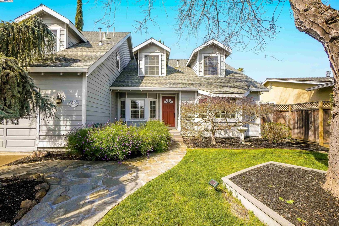 3232 Flemington Ct in Pleasanton, CA - Building Photo