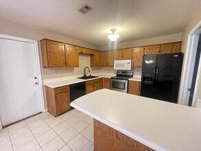 421 Juniper Dr in Crestview, FL - Building Photo - Building Photo