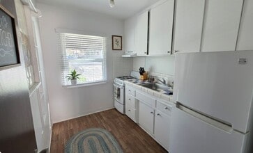 2023 W Olive Ave in Burbank, CA - Building Photo - Building Photo