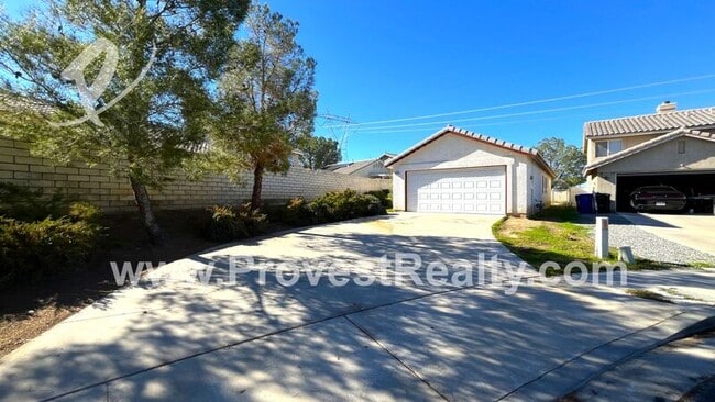 14548 Hidden Canyon Ln in Victorville, CA - Building Photo - Building Photo