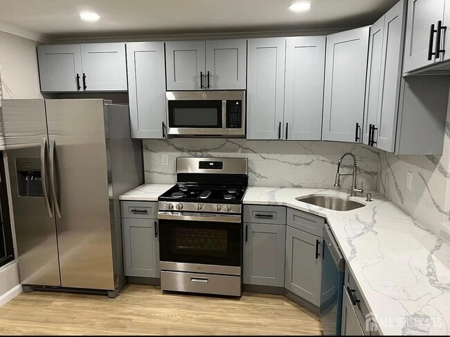 269 Bromley Pl in East Brunswick, NJ - Building Photo - Building Photo