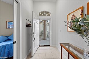 8066 Tauren Ct in Naples, FL - Building Photo