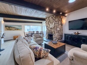 1327 Devon Ln in Ventura, CA - Building Photo - Building Photo