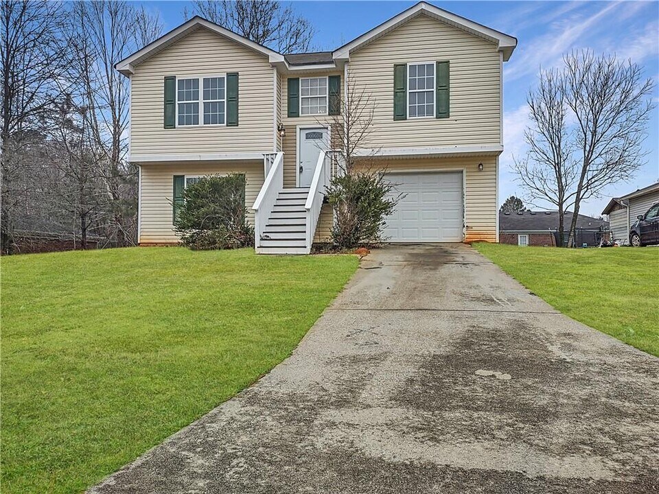 533 Dove Way in Social Circle, GA - Building Photo