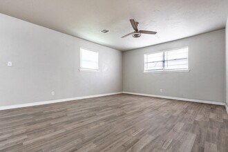 617 Queensboro Pl in Yukon, OK - Building Photo - Building Photo